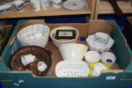 Mixed Lot: Vintage jelly moulds and others