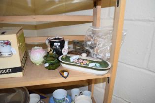 Mixed Lot: Small set of scales and other ceramics