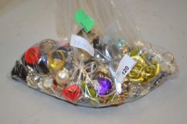 Quantity of assorted costume jewellery