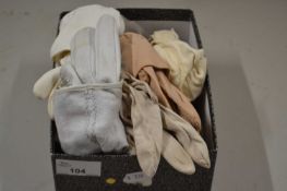 Quantity of assorted lady's gloves