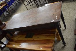 Mahogany rectangular table on turned legs