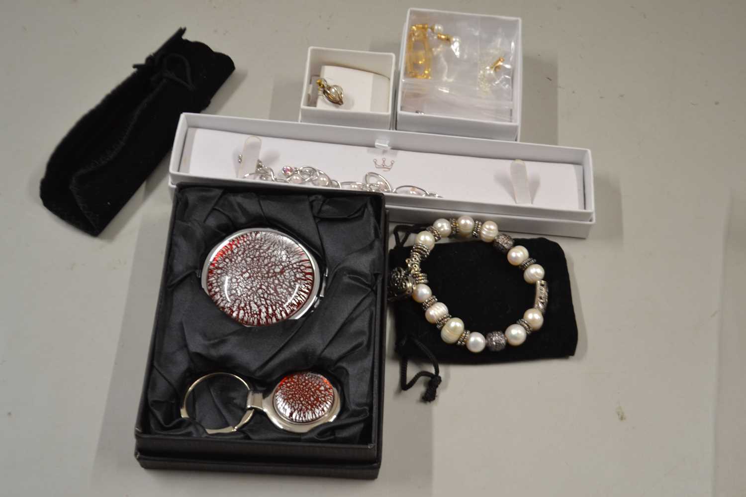 Quantity of costume jewellery to include cultured pearls and others