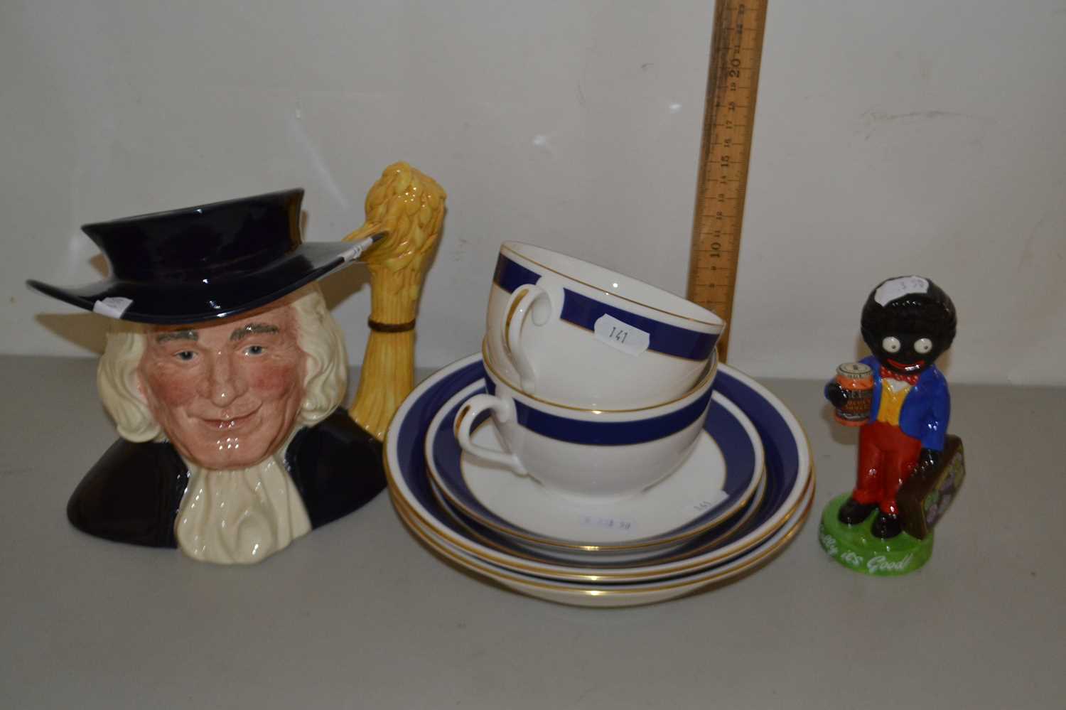 Quantity of ceramics including, a commemorative fairwell Golly figure, limited edition number 663 of