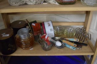 Mixed Lot: Storage jars, assorted kitchenalia, utensils, glass ware etc