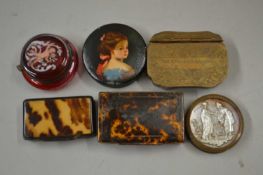 Mixed Lot to include small tortoiseshell mounted snuff boxes, cranberry glass pill box etc