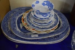 Quantity of mixed ceramics to include blue and white willow pattern oval serving dishes, other