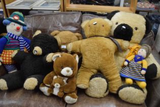 Mixed lot - various vintage teddy bears, knitted dolls etc