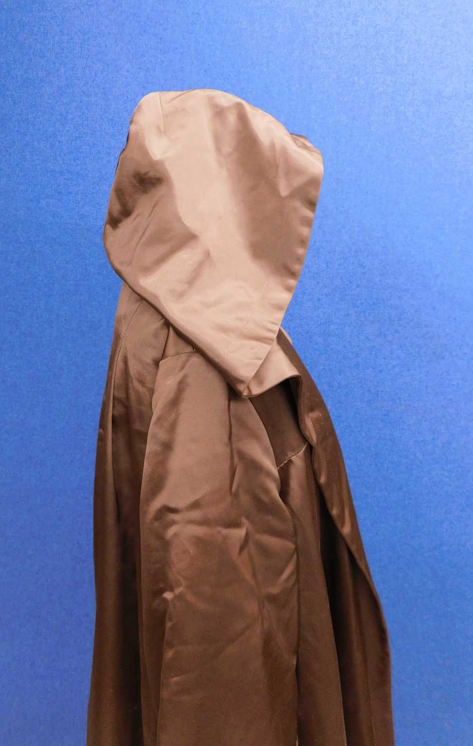 A lady's mid 20th century brown satin swing coat by Hettemarks, Sweden, with broad revere collar - Image 3 of 8