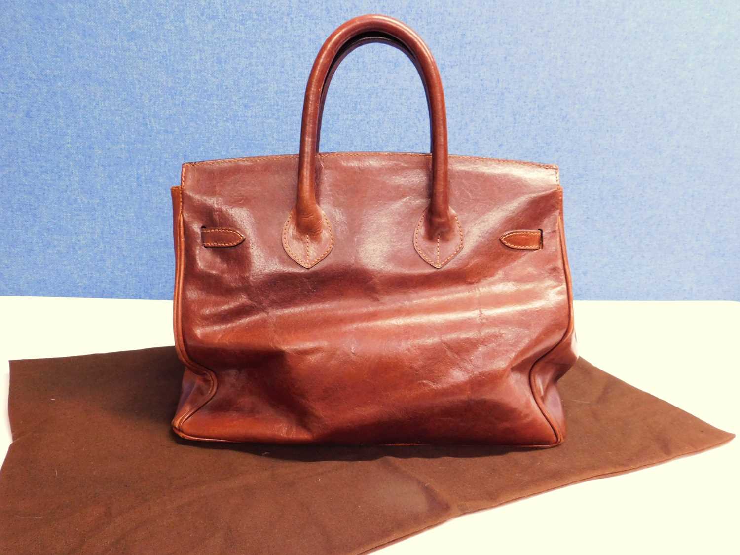 A chestnut brown leather bag by Maxwell Scott, approx 35cm wide with original dustbag - Image 3 of 7