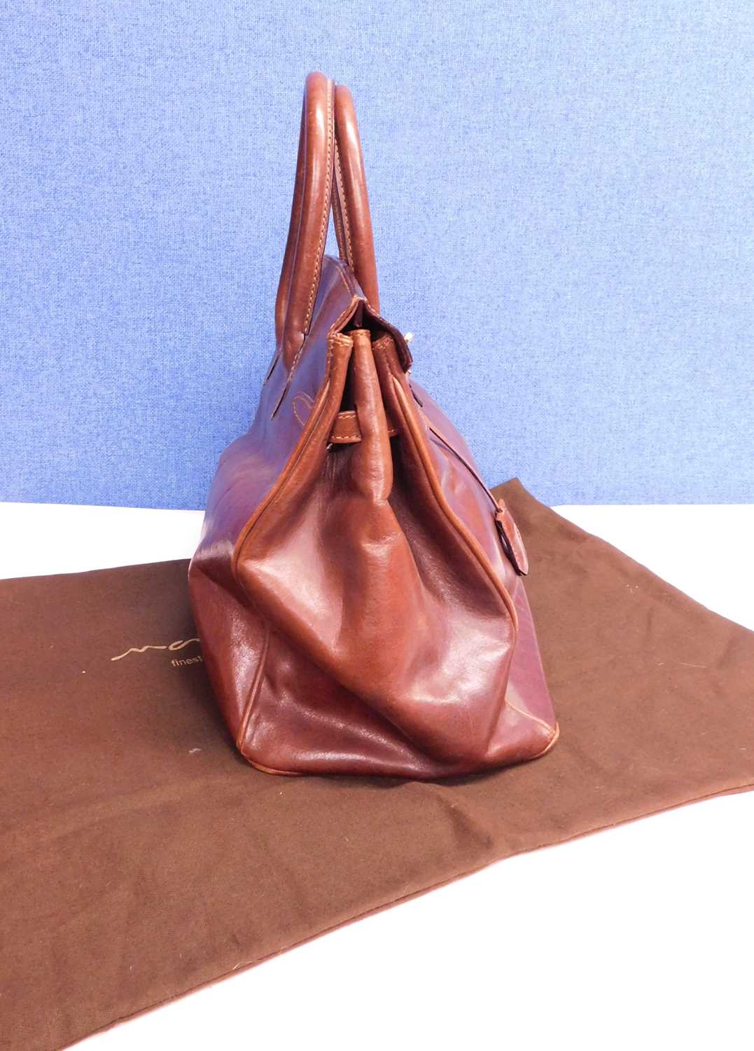 A chestnut brown leather bag by Maxwell Scott, approx 35cm wide with original dustbag - Image 2 of 7