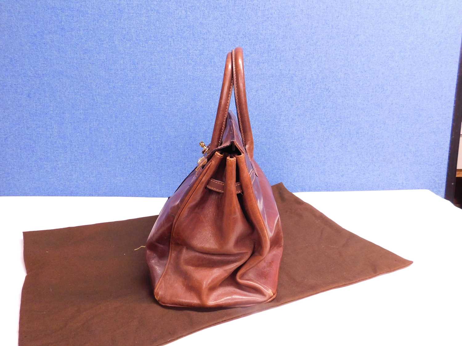 A chestnut brown leather bag by Maxwell Scott, approx 35cm wide with original dustbag - Image 6 of 7