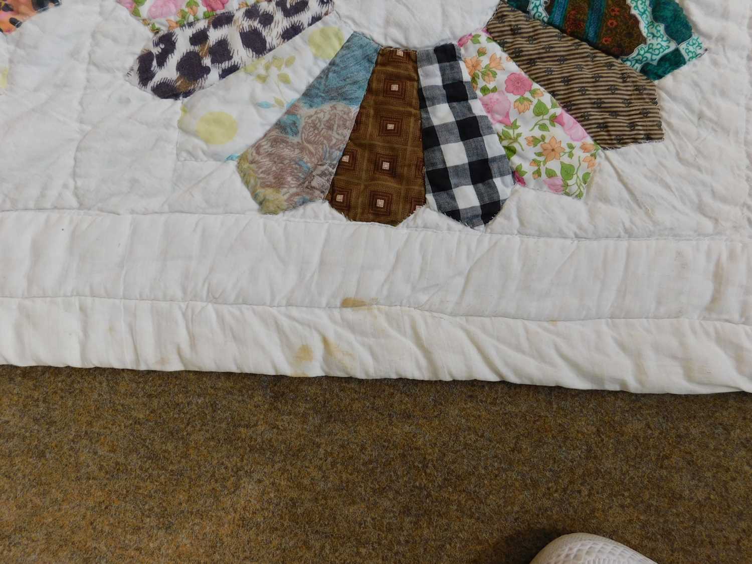 A patchwork quilt, with cream ground and multi colour patchwork design, approx. 168 x 190cm - Image 8 of 11
