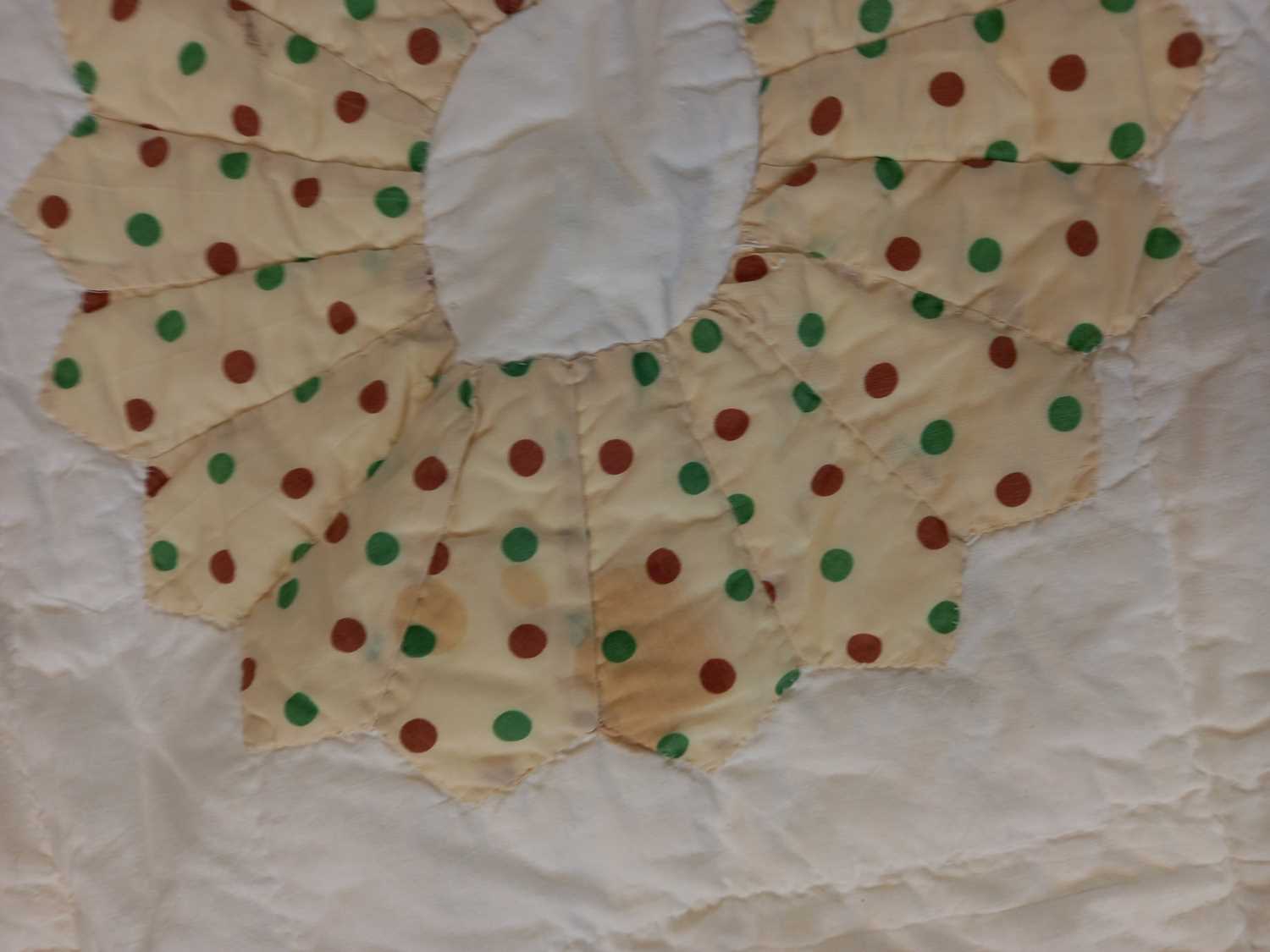 A patchwork quilt, with cream ground and multi colour patchwork design, approx. 168 x 190cm - Image 5 of 11