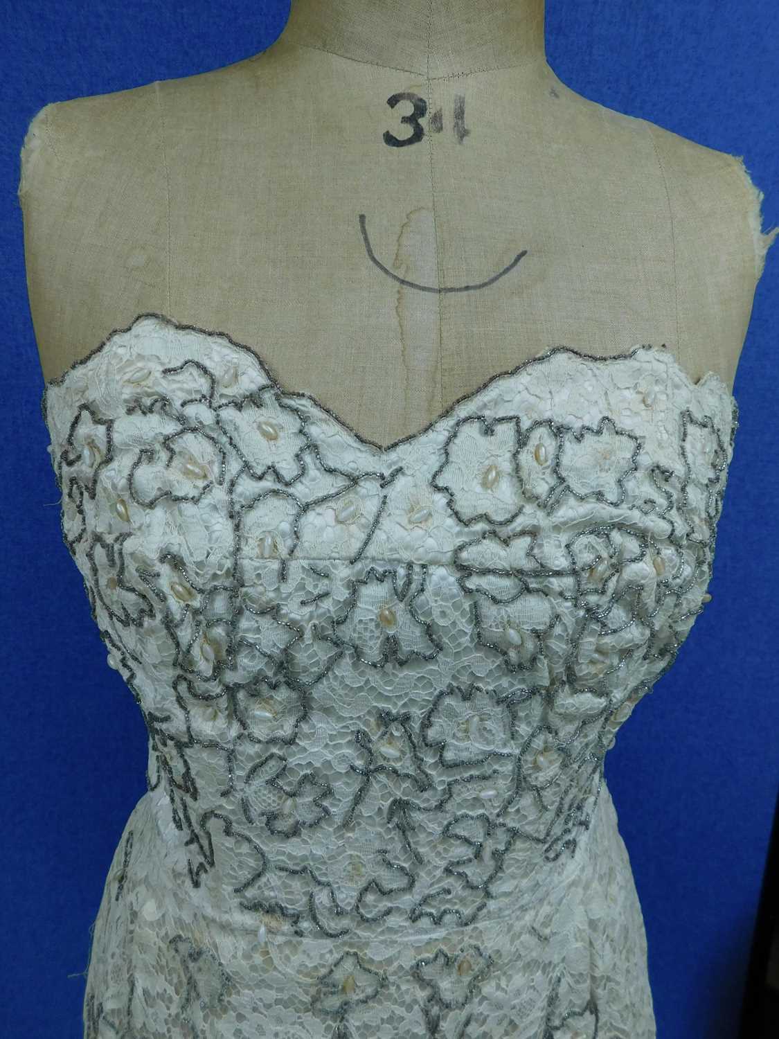 A mid 20th Century strapless beaded cocktail dress with boned corset, lace overlay with beaded - Image 2 of 7