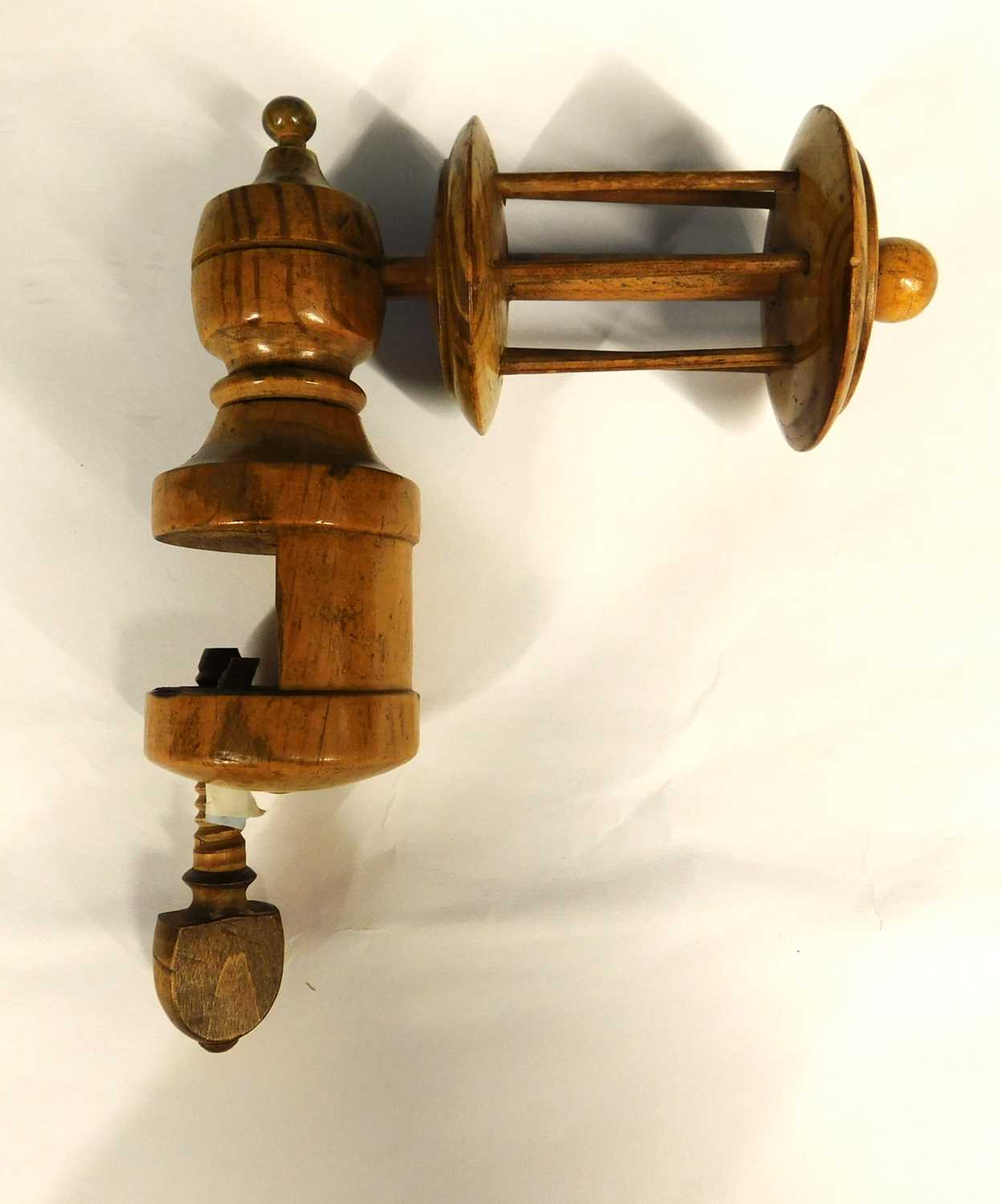 A 19th century fruitwood, sewing clamp thread winder, approx. 18 x 14cm - Image 2 of 4