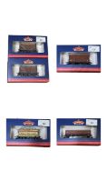 A mixed lot of boxed Bachmann 00 gauge railway, to include: - Bachmann Branch-Line 00 gauge 38-376