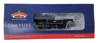 A boxed Bachmann 00 gauge 31-613 V3 Tank 67628 BR Lined Black Late Crest Straight Bunker