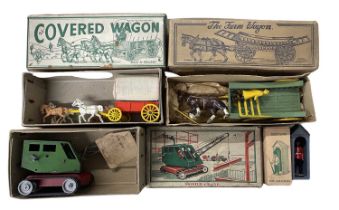 A mixed lot of various boxed die-cast vehicles, to include: - Covered Wagon by Modern - Model Farm