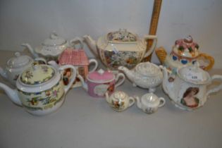 Mixed Lot: Various decorative teapots