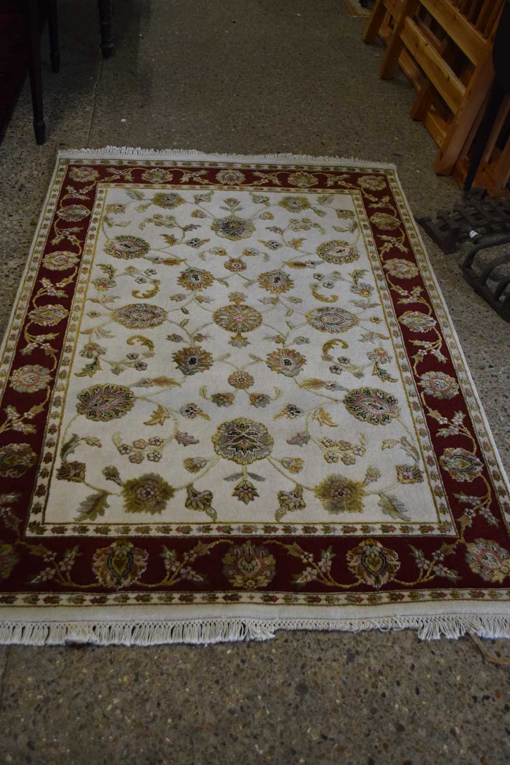 Modern floral pattern carpet
