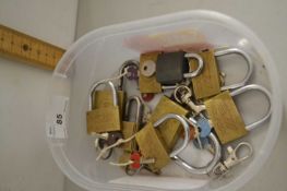 Mixed Lot: Assorted small padlocks