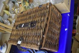 Wicker picnic hamper