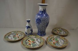 Mixed Lot: Four small Chinese chicken decorated plates together with two further blue and white