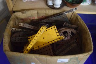 Box containing a quantity of vintage Meccano