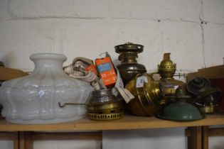 Various oil lamp spares etc