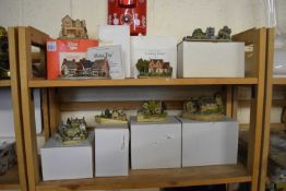 Eight various boxed Lilliput Lane cottages
