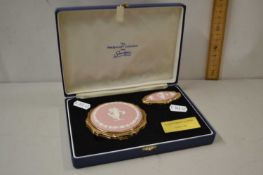 Boxed Wedgwood powder compact and lip view