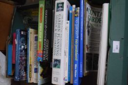 Quantity of assorted books on gardening and horticulture