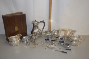 Mixed Lot: Various silver plated wares to include cruet items, hot water jug etc