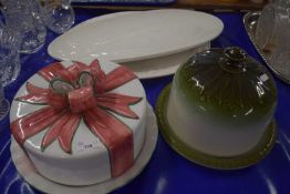Mixed Lot: Two cake stands, a fish serving plate and a meat plate (4)