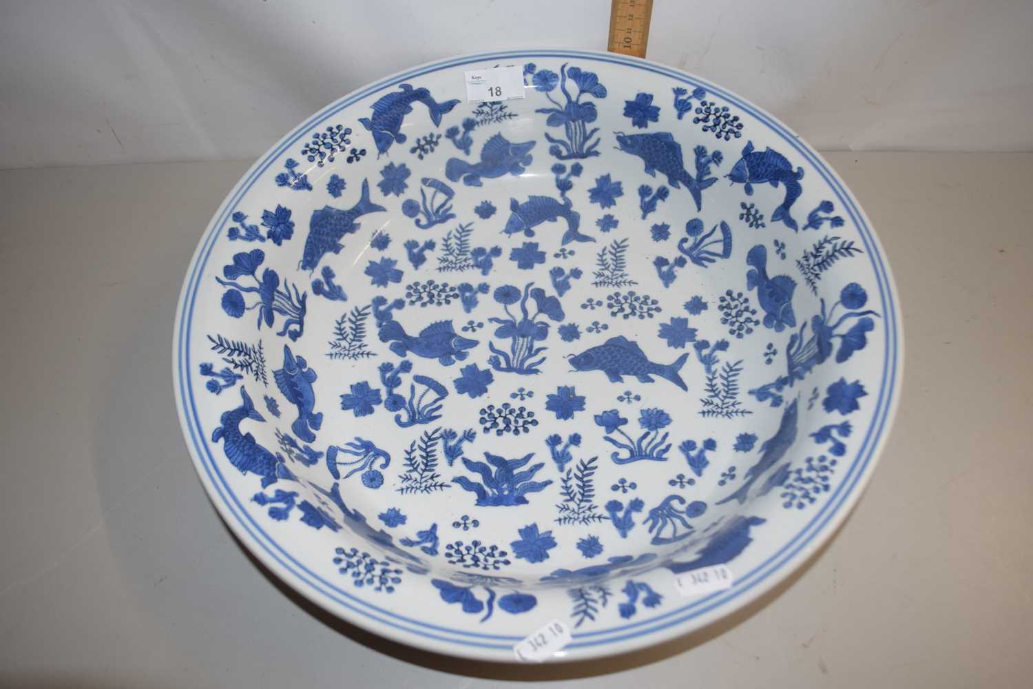 A 20th Century Oriental bowl decorated with fish