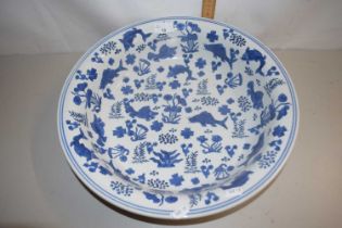 A 20th Century Oriental bowl decorated with fish