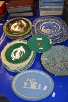 Mixed Lot: Willow pattern meat plate and various other decorated plates