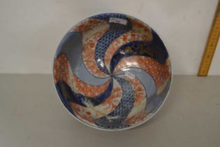A circular Imari bowl (damaged condition)