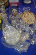 Mixed Lot: Various assorted glass bowls, decanters etc