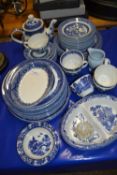 Quantity of various Willow pattern tea and table wares