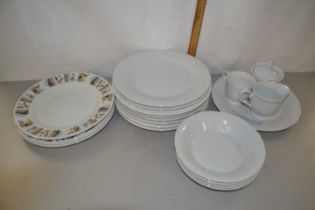 Quantity of Season Fruits tablewares