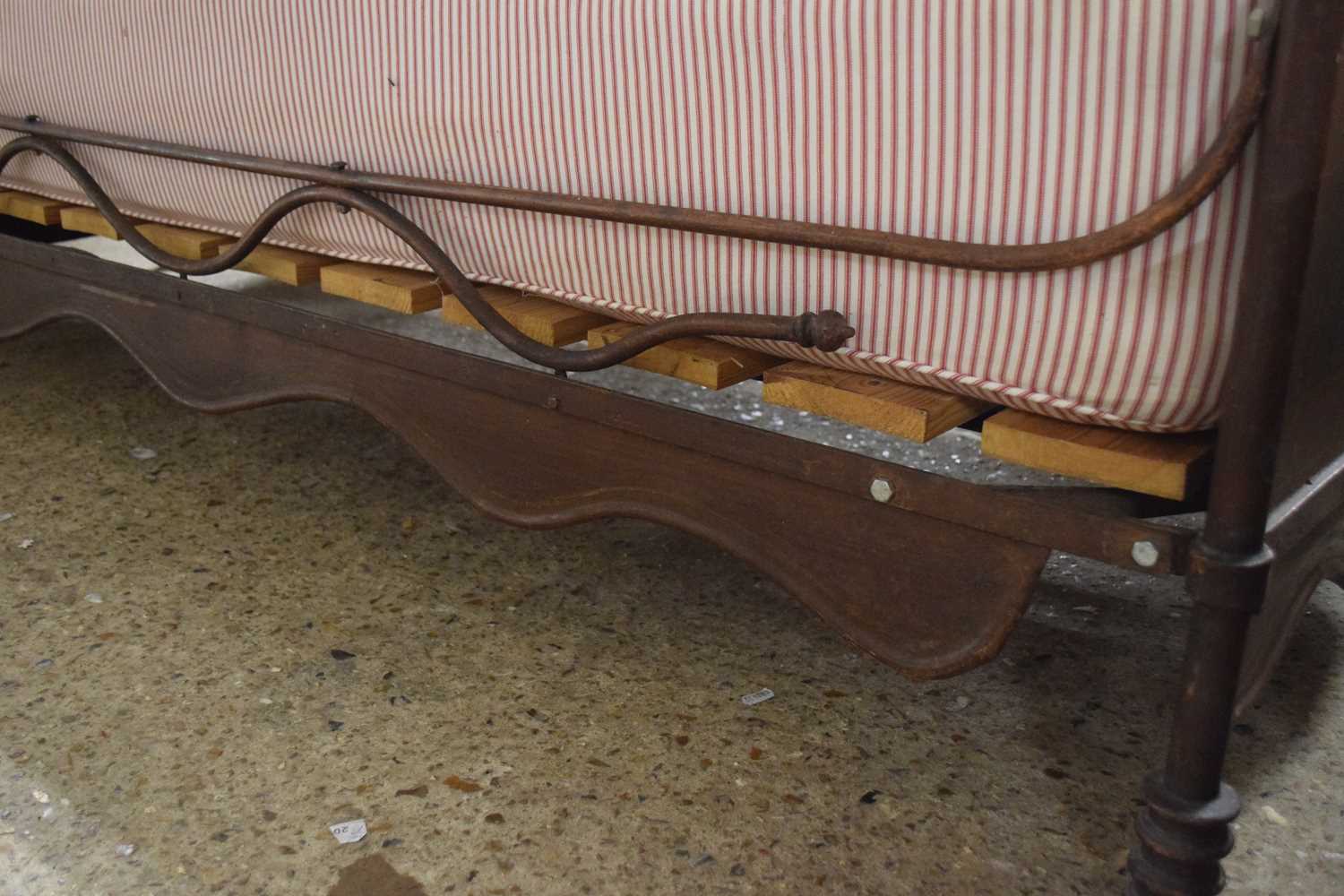 Iron framed day bed, 196cm long - Image 4 of 4