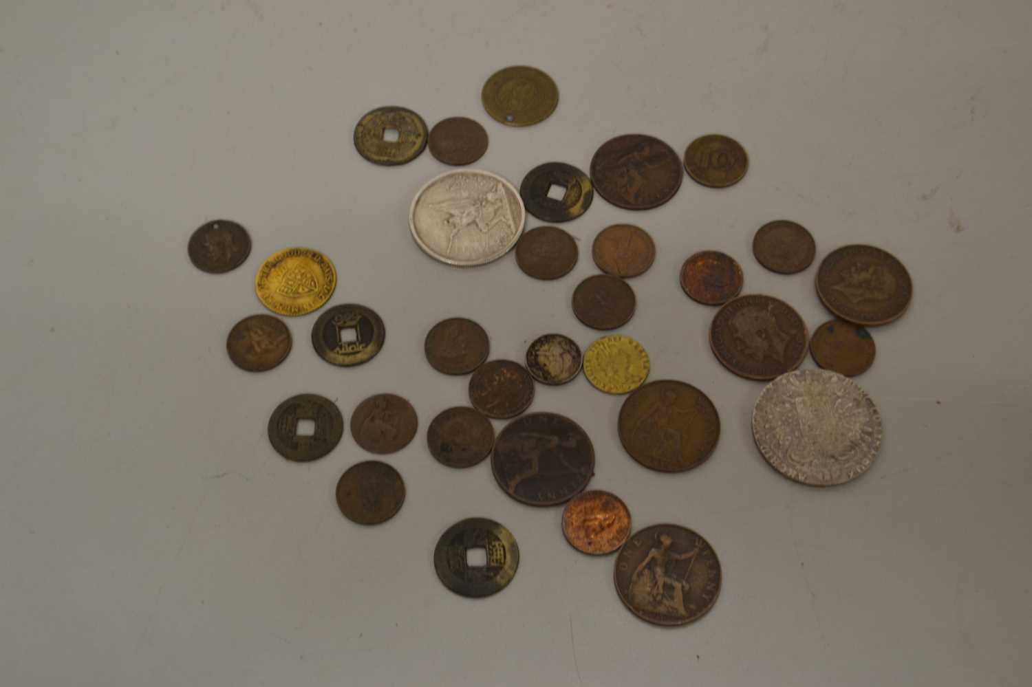 Box of various mixed coinage