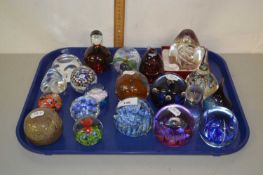 Mixed Lot: Various assorted paperweights