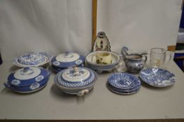 Mixed Lot: Various blue and white vegetable dishes, bowls etc