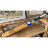 Gunn and Moore cricket bat, signed including Paul Johnson, Daniel Pennell etc