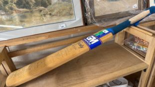 Gunn and Moore cricket bat, signed including Paul Johnson, Daniel Pennell etc