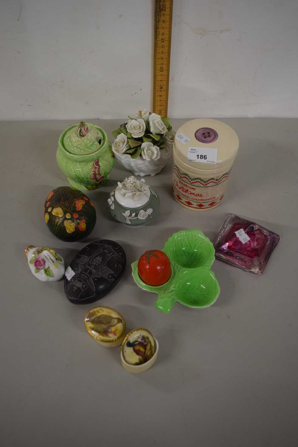 Mixed Lot of various small ceramics, porcelain flowers etc