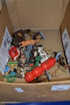 Small quantity of toy figures