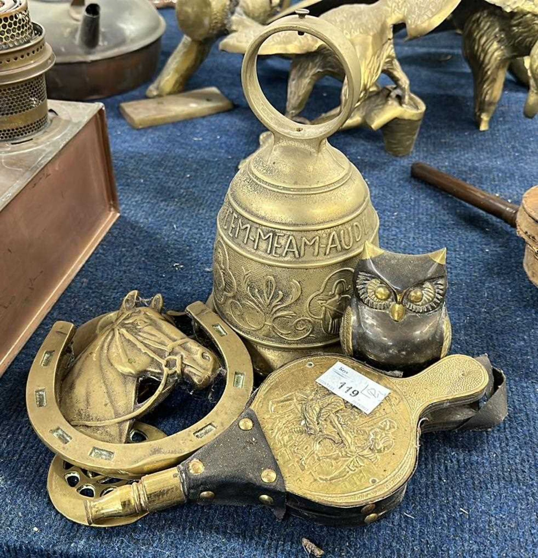 Mixed Lot: Brass bell, miniature brass mounted bellows, a horseshoe door knocker and other items - Image 4 of 4